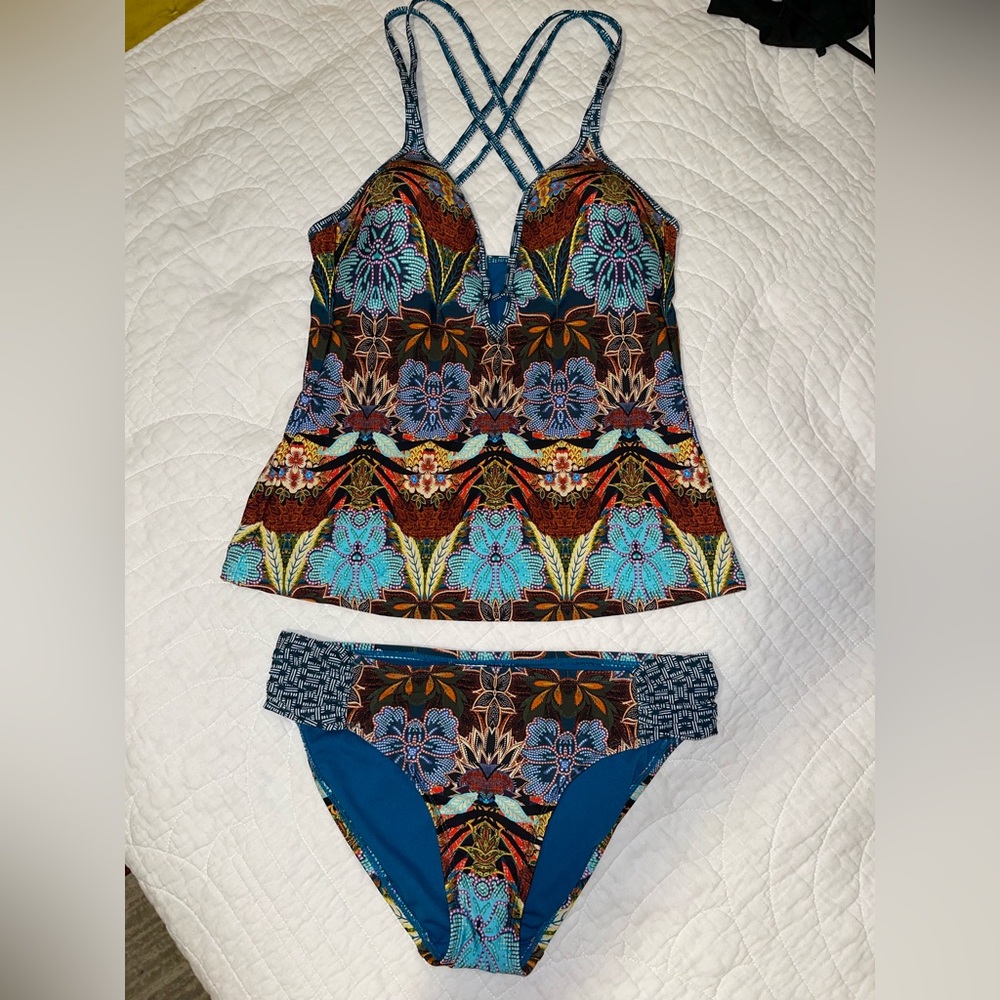 KENNETH COLE Tankini Lotus Batik Print
